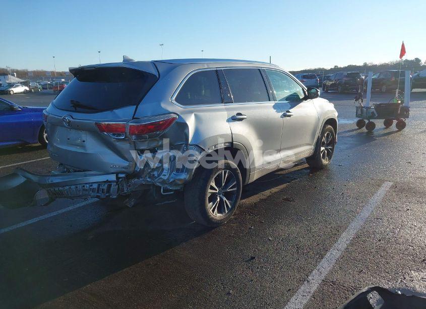 Photo 4 of 2016 Toyota Highlander XLE V6 (VIN 5TDJKRFH8GS294982)