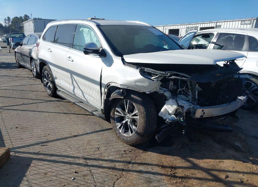 2016 Toyota Highlander XLE V6 (VIN 5TDJKRFH8GS296327) main photo