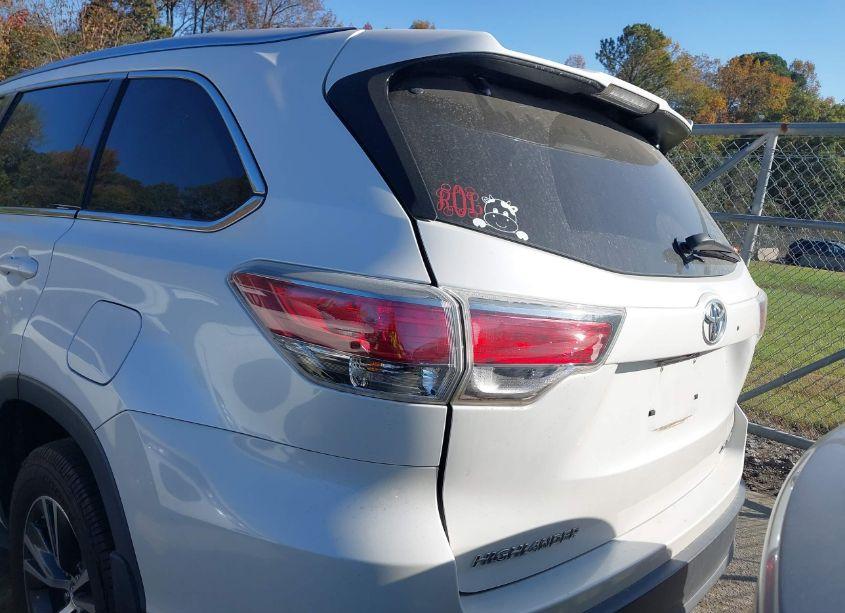 Photo 16 of 2016 Toyota Highlander XLE V6 (VIN 5TDJKRFH8GS296327)