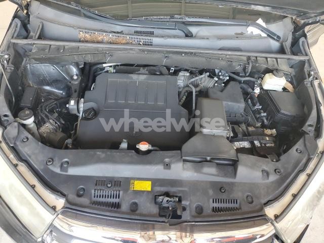 Photo 10 of 2016 TOYOTA HIGHLANDER XLE (VIN 5TDJKRFH8GS321288)