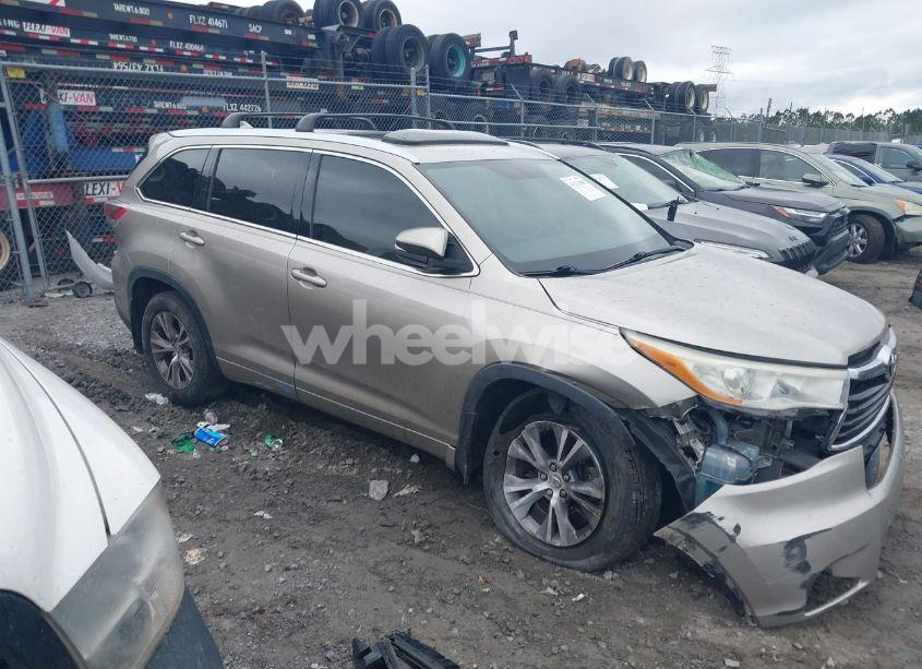 Photo 13 of 2014 Toyota Highlander XLE V6 (VIN 5TDJKRFH9ES026956)