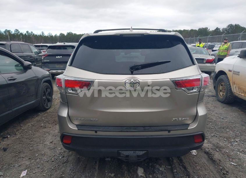 Photo 16 of 2014 Toyota Highlander XLE V6 (VIN 5TDJKRFH9ES026956)