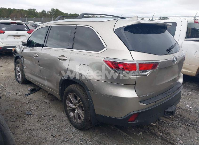 Photo 3 of 2014 Toyota Highlander XLE V6 (VIN 5TDJKRFH9ES026956)