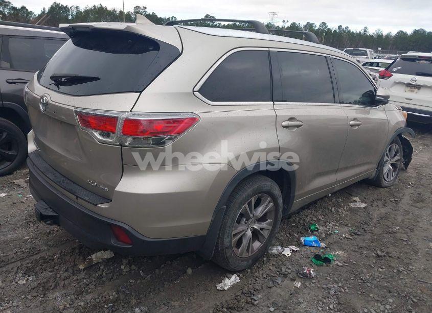 Photo 4 of 2014 Toyota Highlander XLE V6 (VIN 5TDJKRFH9ES026956)