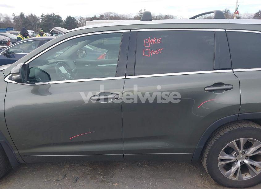 Photo 14 of 2015 Toyota Highlander XLE V6 (VIN 5TDJKRFH9FS104797)