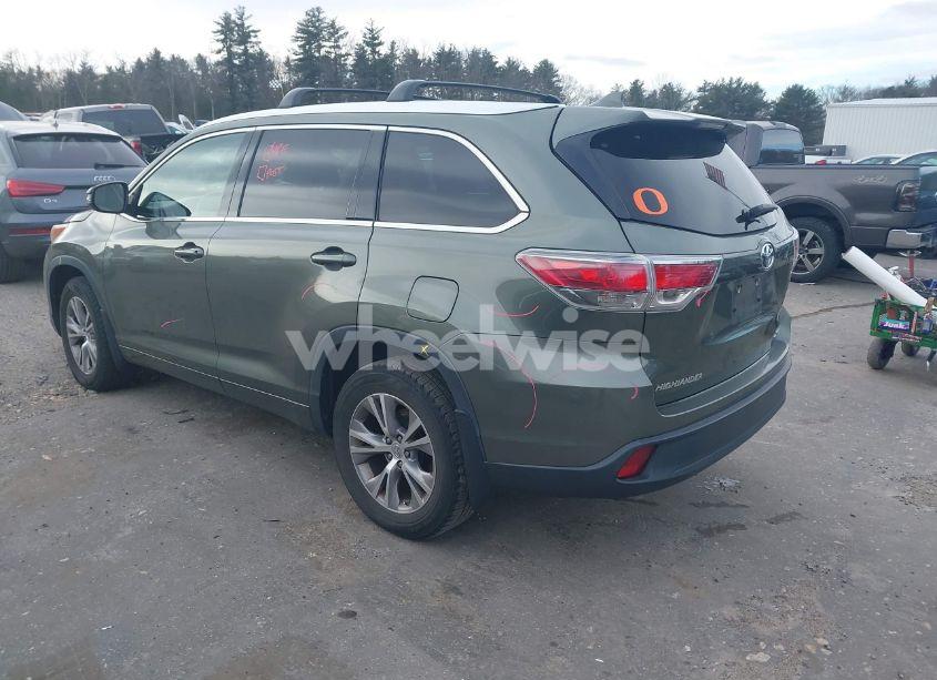 Photo 3 of 2015 Toyota Highlander XLE V6 (VIN 5TDJKRFH9FS104797)