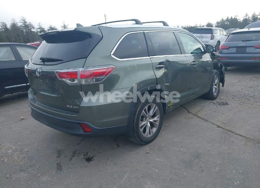 Photo 4 of 2015 Toyota Highlander XLE V6 (VIN 5TDJKRFH9FS104797)