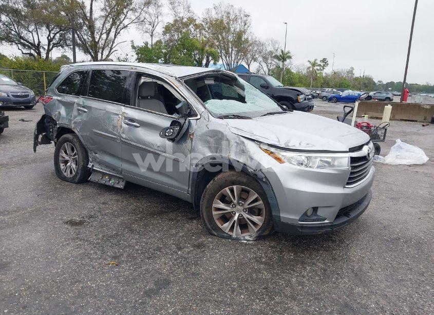 2015 Toyota Highlander XLE V6 (VIN 5TDJKRFH9FS172517) main photo