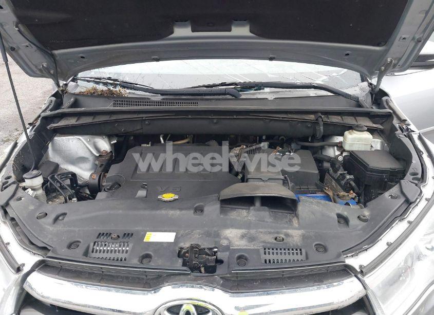 Photo 10 of 2015 Toyota Highlander XLE V6 (VIN 5TDJKRFH9FS172517)