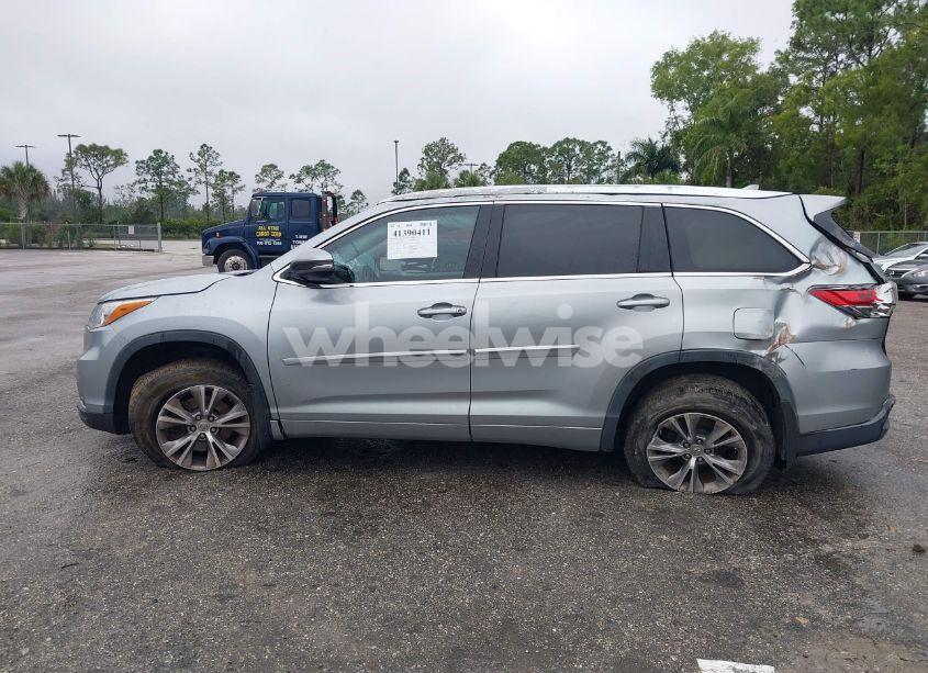 Photo 14 of 2015 Toyota Highlander XLE V6 (VIN 5TDJKRFH9FS172517)