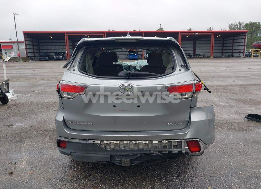 Photo 16 of 2015 Toyota Highlander XLE V6 (VIN 5TDJKRFH9FS172517)