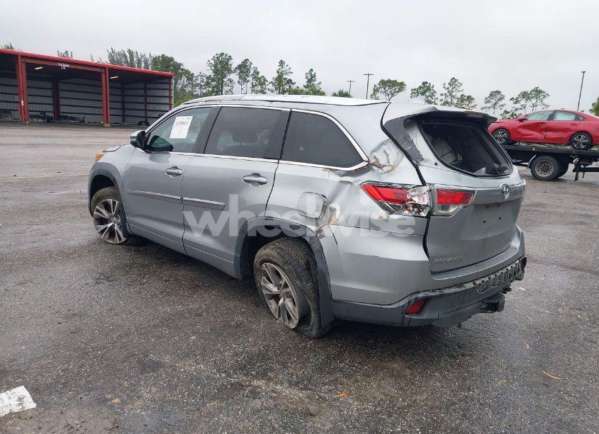 Photo 3 of 2015 Toyota Highlander XLE V6 (VIN 5TDJKRFH9FS172517)