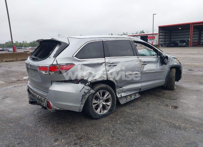 Photo 4 of 2015 Toyota Highlander XLE V6 (VIN 5TDJKRFH9FS172517)