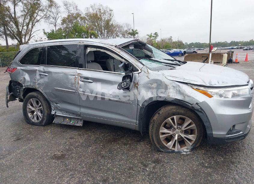 Photo 6 of 2015 Toyota Highlander XLE V6 (VIN 5TDJKRFH9FS172517)