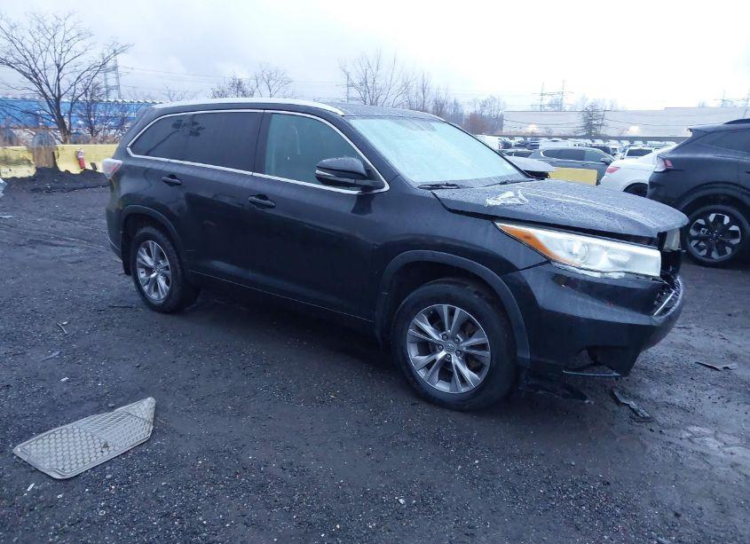 2015 Toyota Highlander XLE V6 (VIN 5TDJKRFH9FS184845) main photo