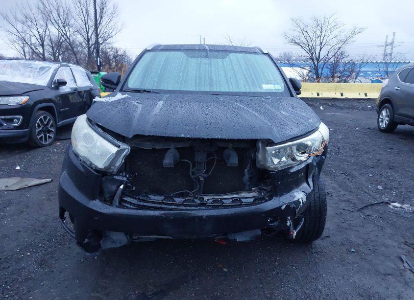 Photo 13 of 2015 Toyota Highlander XLE V6 (VIN 5TDJKRFH9FS184845)