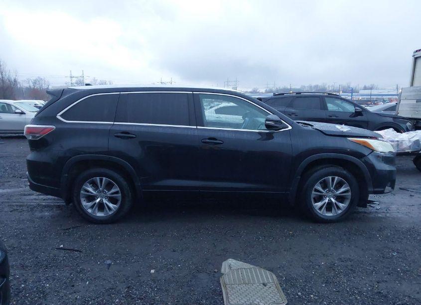 Photo 14 of 2015 Toyota Highlander XLE V6 (VIN 5TDJKRFH9FS184845)