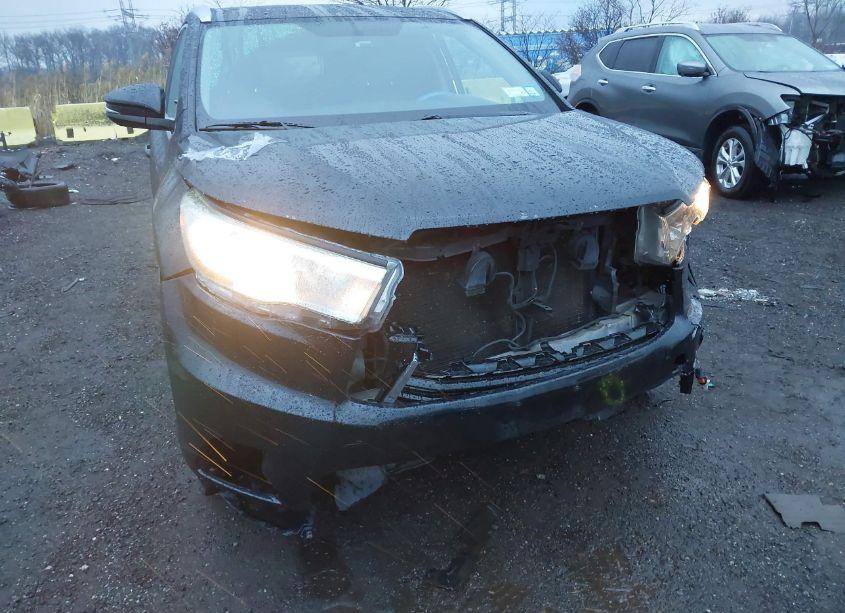 Photo 18 of 2015 Toyota Highlander XLE V6 (VIN 5TDJKRFH9FS184845)