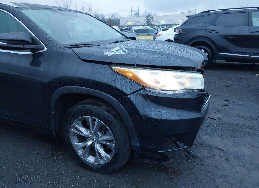 Photo 19 of 2015 Toyota Highlander XLE V6 (VIN 5TDJKRFH9FS184845)