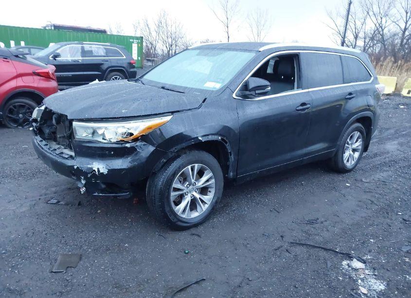 Photo 2 of 2015 Toyota Highlander XLE V6 (VIN 5TDJKRFH9FS184845)