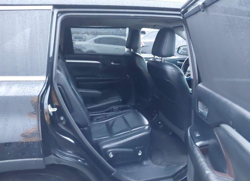 Photo 8 of 2015 Toyota Highlander XLE V6 (VIN 5TDJKRFH9FS184845)