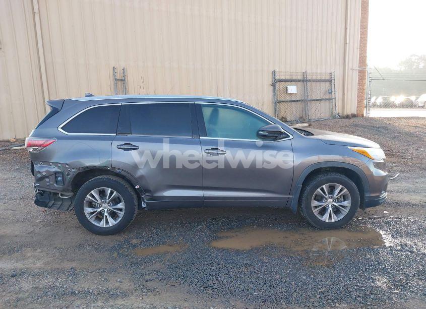Photo 14 of 2015 Toyota Highlander XLE V6 (VIN 5TDJKRFH9FS208691)