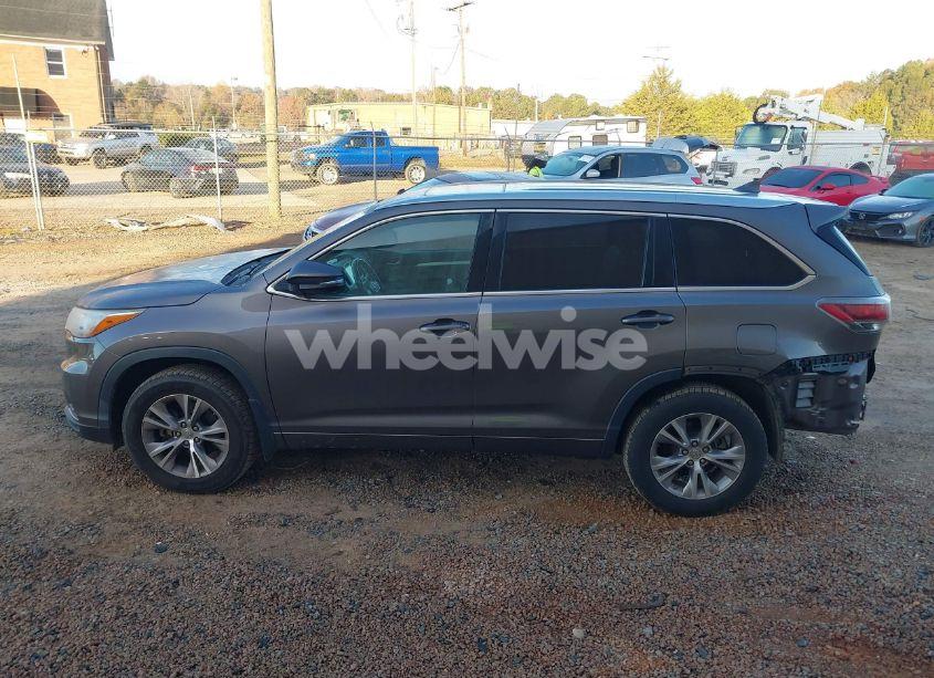 Photo 15 of 2015 Toyota Highlander XLE V6 (VIN 5TDJKRFH9FS208691)