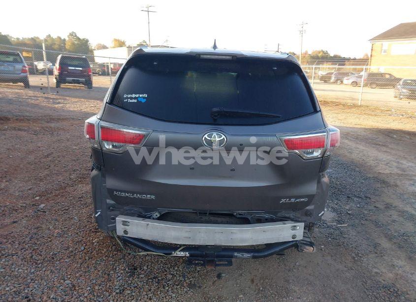 Photo 17 of 2015 Toyota Highlander XLE V6 (VIN 5TDJKRFH9FS208691)