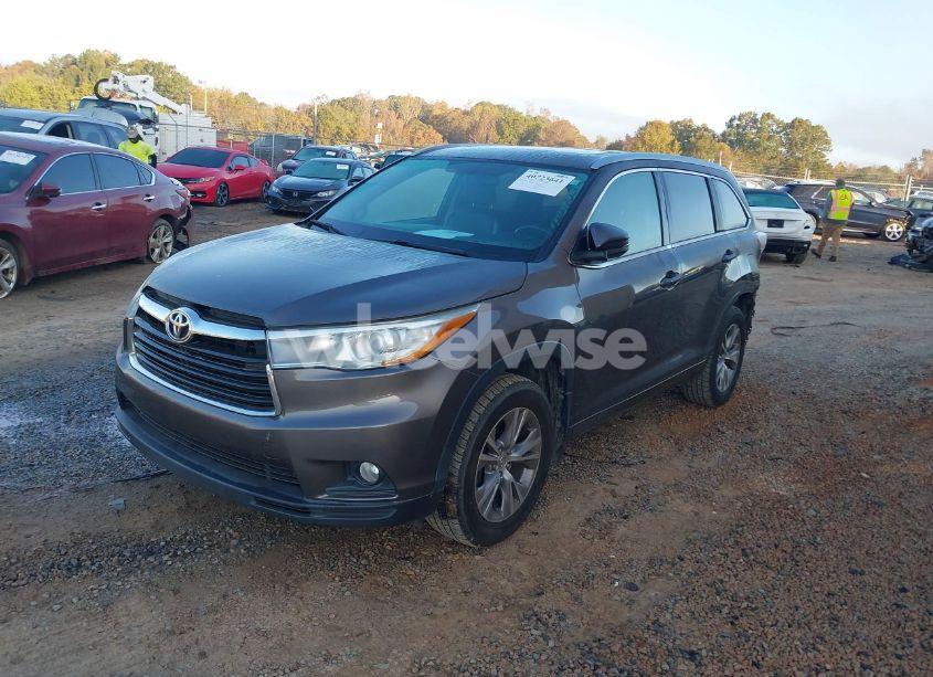 Photo 2 of 2015 Toyota Highlander XLE V6 (VIN 5TDJKRFH9FS208691)
