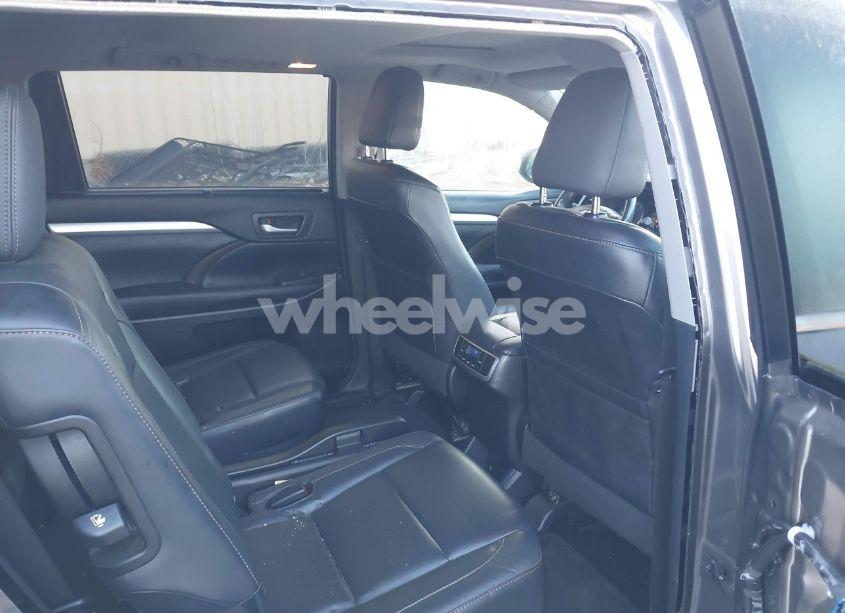 Photo 8 of 2015 Toyota Highlander XLE V6 (VIN 5TDJKRFH9FS208691)