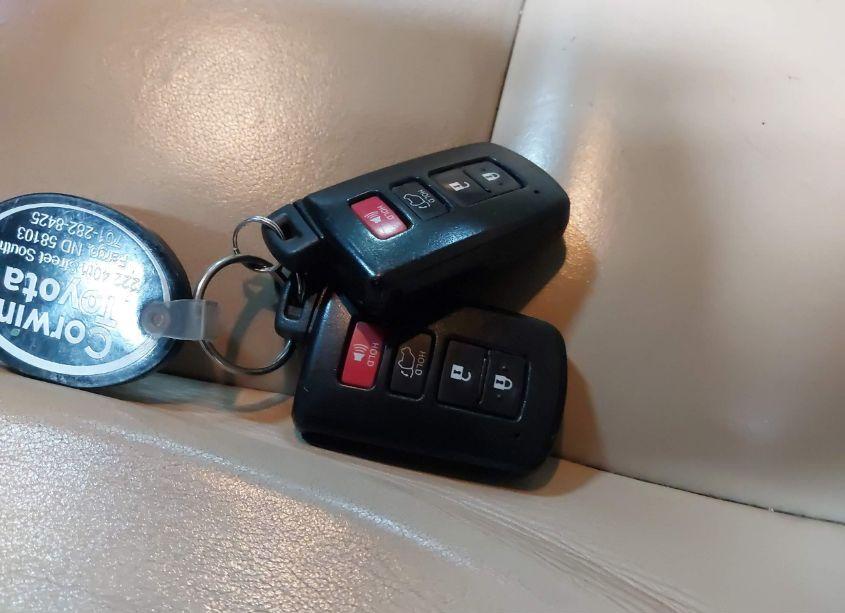 Photo 11 of 2016 Toyota Highlander XLE V6 (VIN 5TDJKRFH9GS227890)