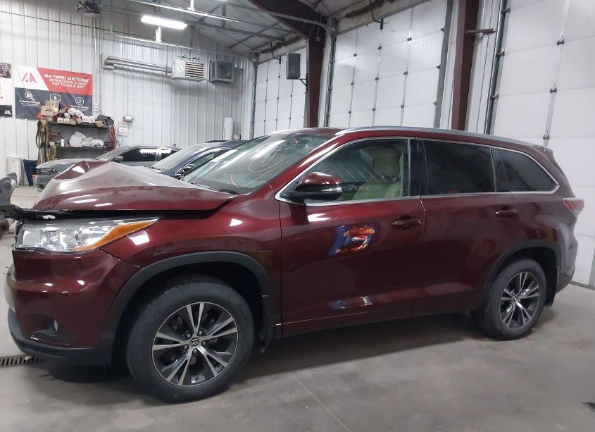 Photo 14 of 2016 Toyota Highlander XLE V6 (VIN 5TDJKRFH9GS227890)