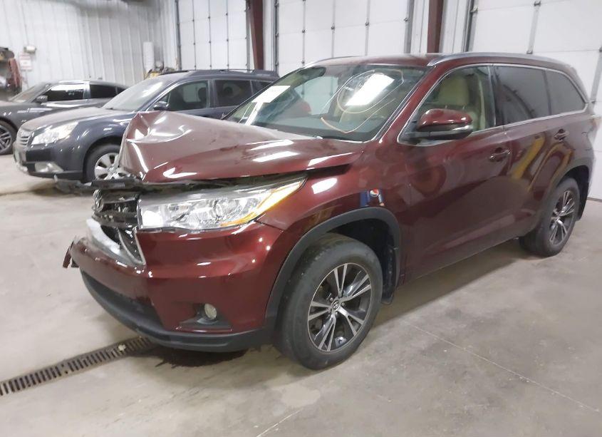 Photo 2 of 2016 Toyota Highlander XLE V6 (VIN 5TDJKRFH9GS227890)