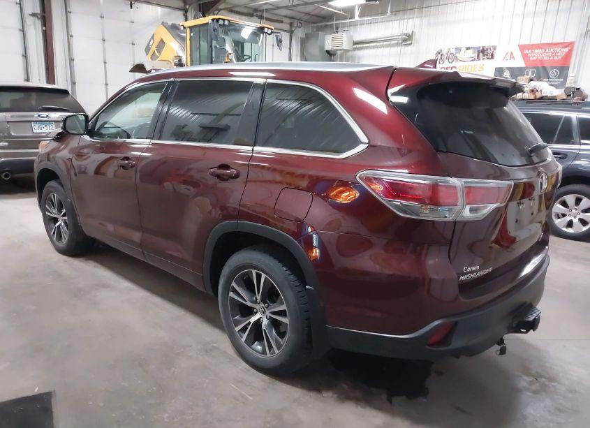 Photo 3 of 2016 Toyota Highlander XLE V6 (VIN 5TDJKRFH9GS227890)