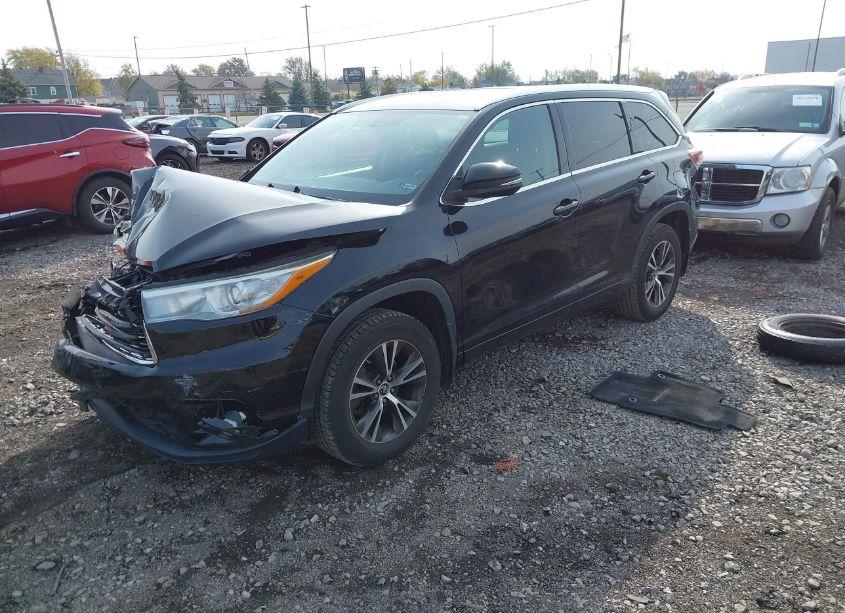 Photo 2 of 2016 Toyota Highlander XLE V6 (VIN 5TDJKRFH9GS286566)