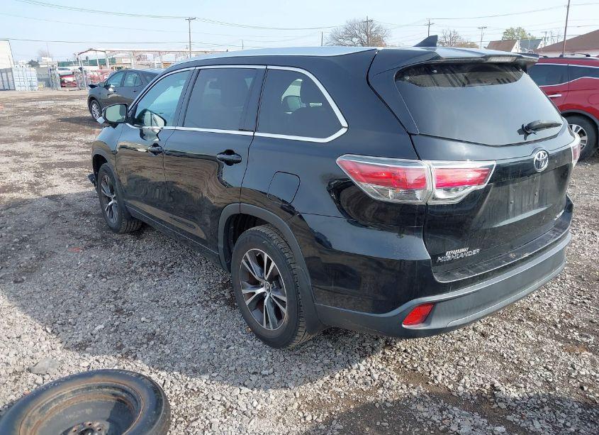 Photo 3 of 2016 Toyota Highlander XLE V6 (VIN 5TDJKRFH9GS286566)