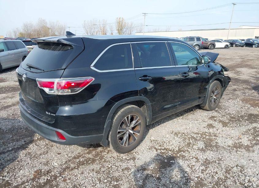 Photo 4 of 2016 Toyota Highlander XLE V6 (VIN 5TDJKRFH9GS286566)