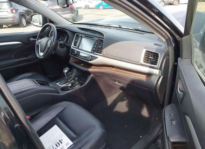 Photo 5 of 2016 Toyota Highlander XLE V6 (VIN 5TDJKRFH9GS286566)