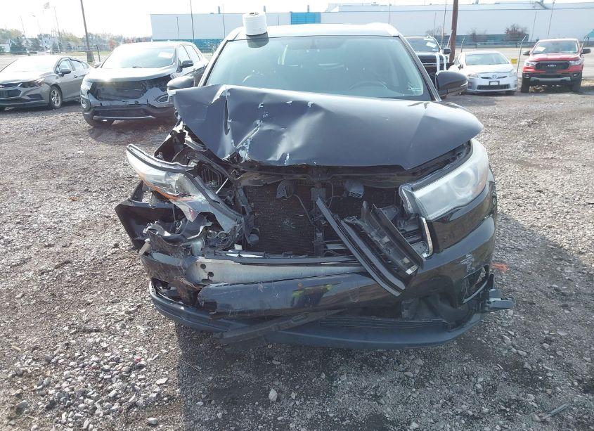 Photo 6 of 2016 Toyota Highlander XLE V6 (VIN 5TDJKRFH9GS286566)