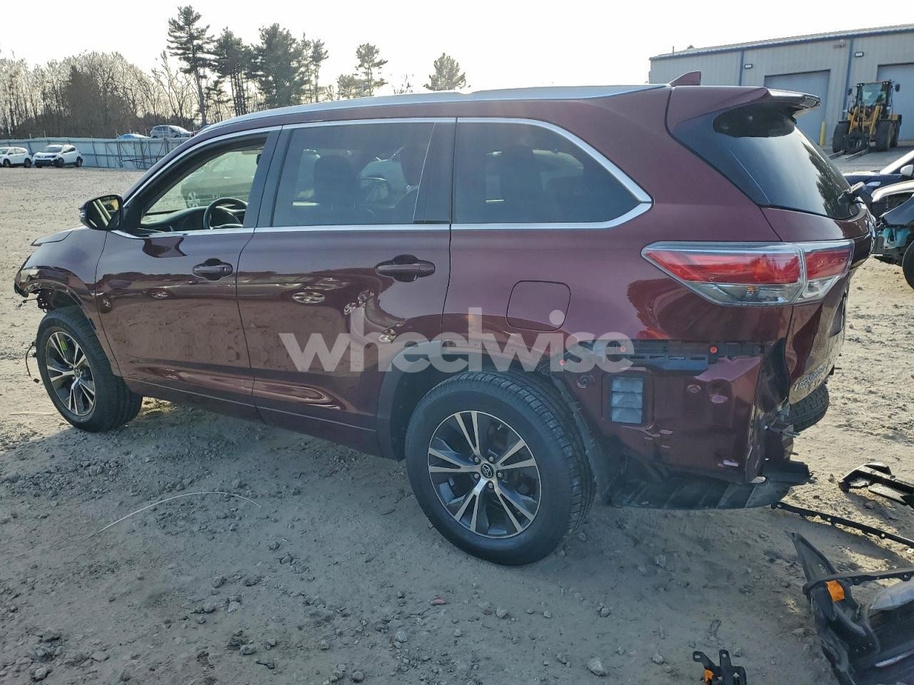 Photo 2 of 2016 TOYOTA HIGHLANDER XLE (VIN 5TDJKRFH9GS328301)