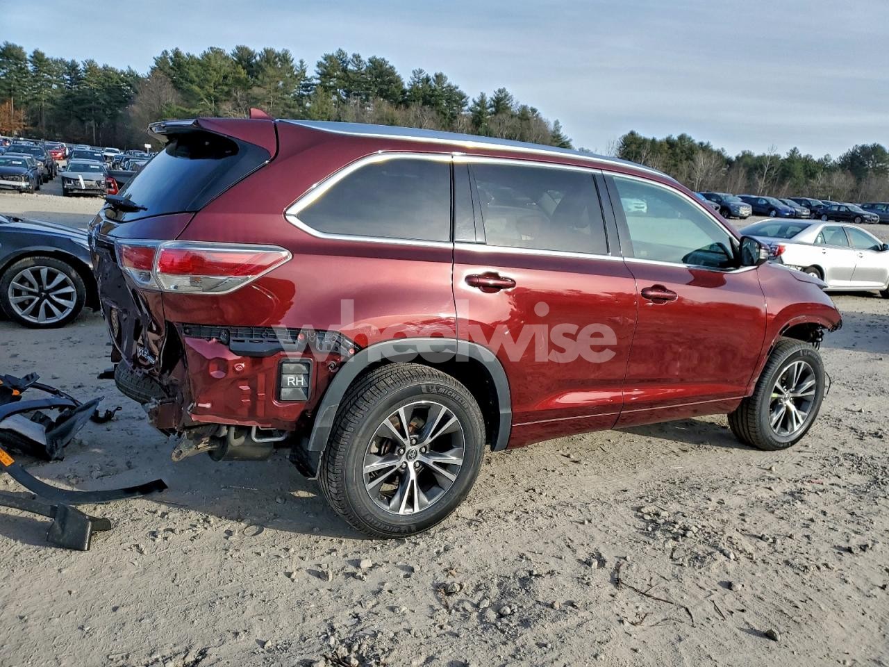 Photo 3 of 2016 TOYOTA HIGHLANDER XLE (VIN 5TDJKRFH9GS328301)
