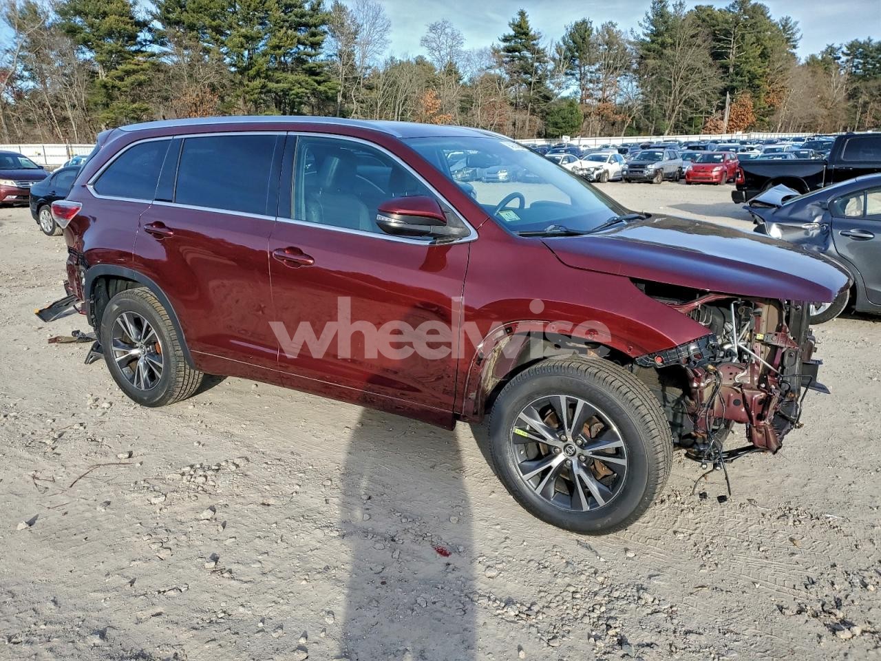 Photo 4 of 2016 TOYOTA HIGHLANDER XLE (VIN 5TDJKRFH9GS328301)