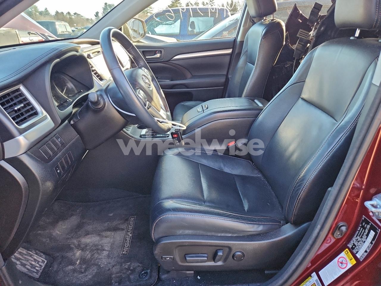 Photo 7 of 2016 TOYOTA HIGHLANDER XLE (VIN 5TDJKRFH9GS328301)