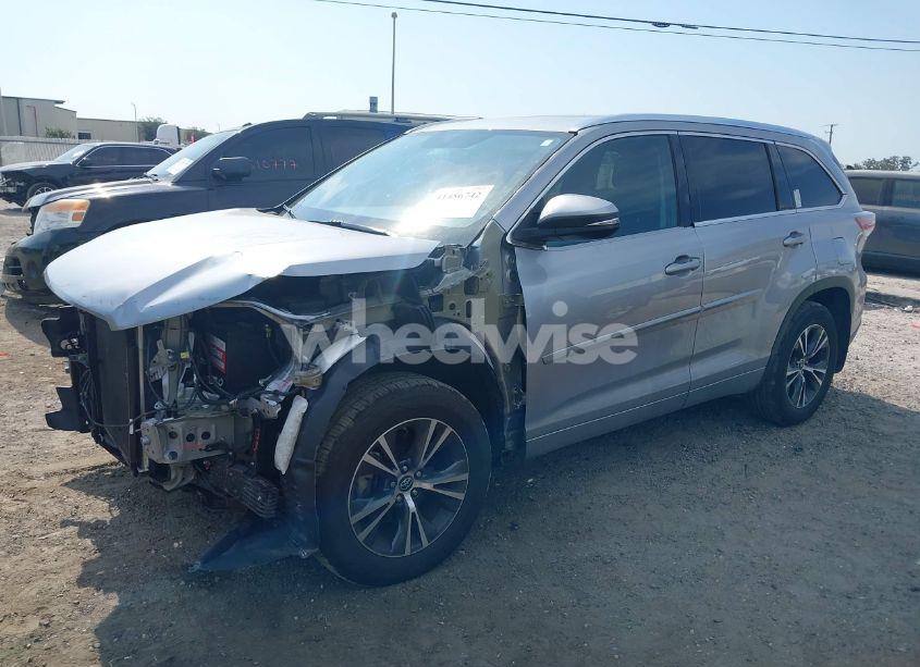 Photo 2 of 2016 Toyota Highlander XLE V6 (VIN 5TDJKRFH9GS354655)