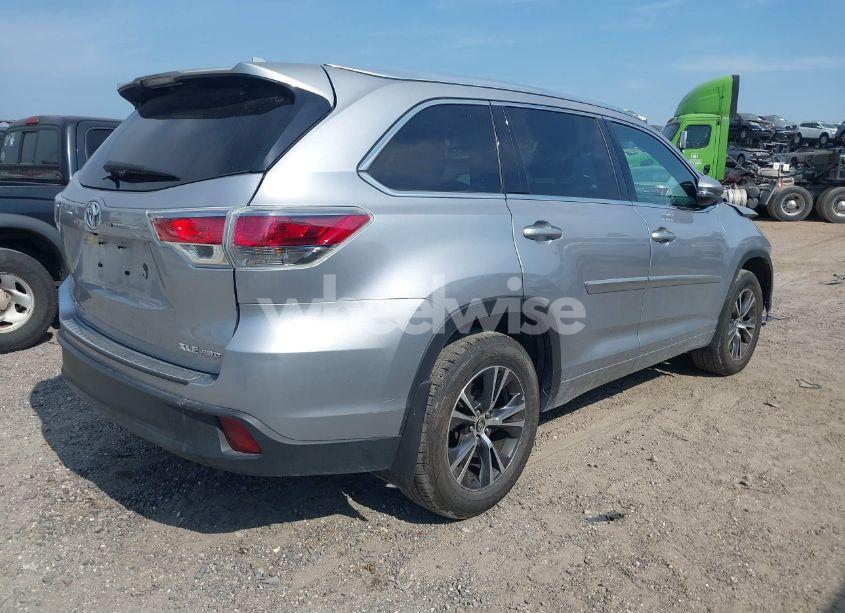 Photo 4 of 2016 Toyota Highlander XLE V6 (VIN 5TDJKRFH9GS354655)