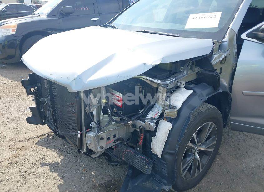 Photo 6 of 2016 Toyota Highlander XLE V6 (VIN 5TDJKRFH9GS354655)