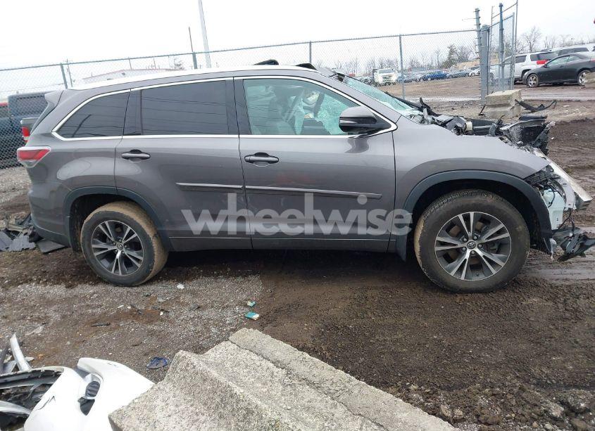 Photo 14 of 2016 Toyota Highlander XLE V6 (VIN 5TDJKRFH9GS505090)