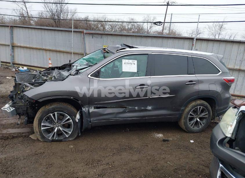 Photo 15 of 2016 Toyota Highlander XLE V6 (VIN 5TDJKRFH9GS505090)
