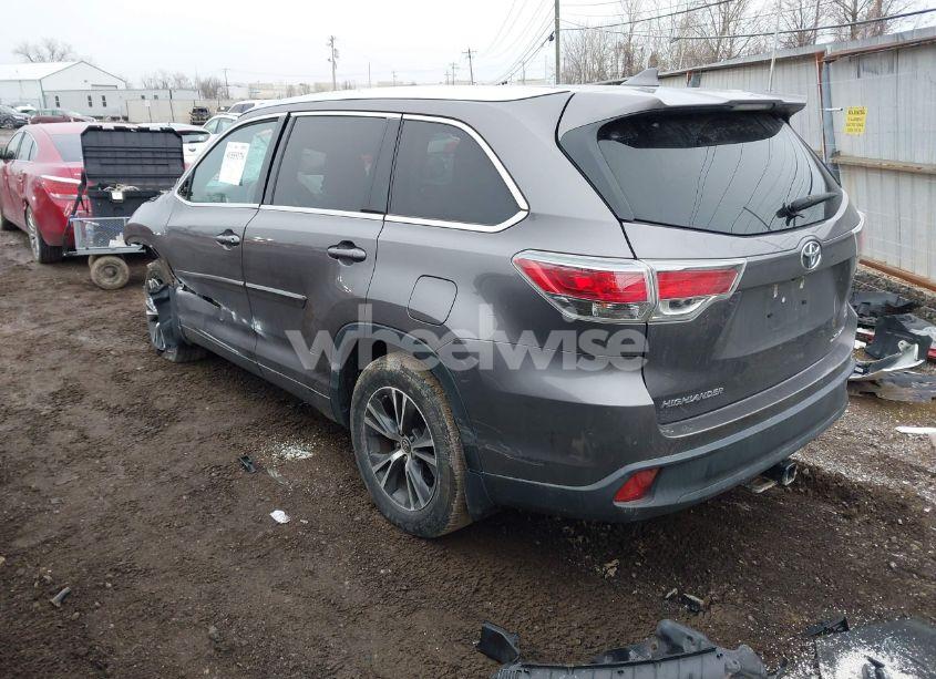 Photo 3 of 2016 Toyota Highlander XLE V6 (VIN 5TDJKRFH9GS505090)