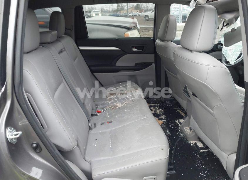 Photo 8 of 2016 Toyota Highlander XLE V6 (VIN 5TDJKRFH9GS505090)